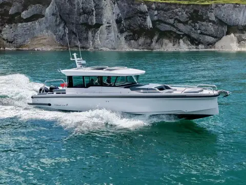 Axopar 37 XC Cross Cabin INFINITY