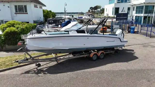 Axopar 25 Cross Top