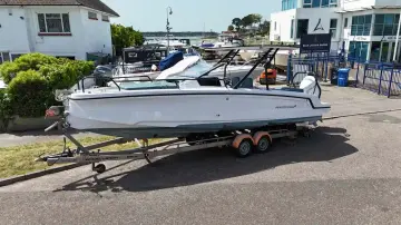 Axopar 25 Cross Top