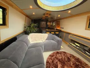 New Concept Boats Cruiser Stern Wide Beam Black Star