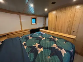Thumbnail von New Concept Boats Cruiser Stern Wide Beam Black Star