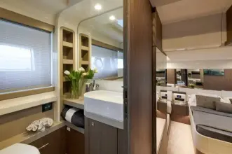 Thumbnail von Ferretti Yachts 550