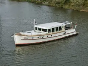 Serious Yachts Gently Low Bridge 45 Sedan