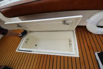 Thumbnail von Albemarle 320 Express Fisherman Crew Facilities