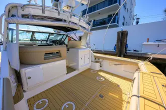 Thumbnail von Tiara Yachts 3100 LE Black Jack