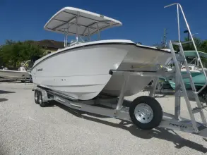 Twin Vee 240 STX CC