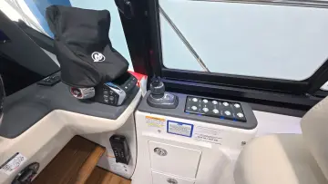 Thumbnail von Boston Whaler 405 Conquest