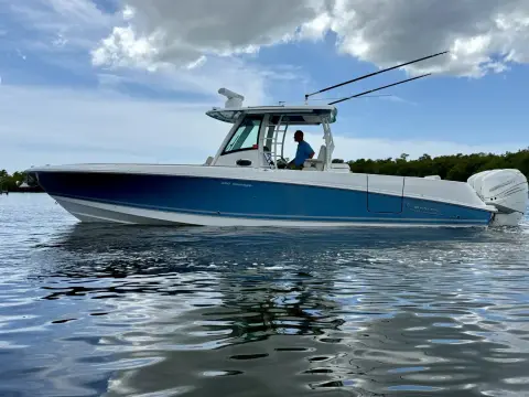 Boston Whaler 350 Outrage