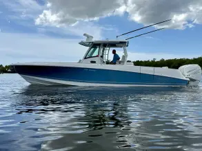 Boston Whaler 350 Outrage
