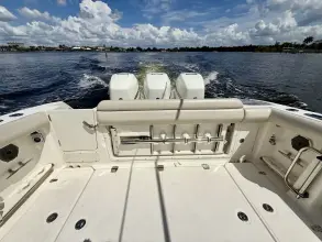 Thumbnail von Boston Whaler 350 Outrage