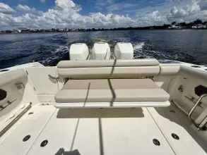 Thumbnail von Boston Whaler 350 Outrage
