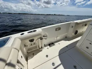 Thumbnail von Boston Whaler 350 Outrage