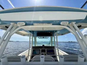 Thumbnail von Boston Whaler 350 Outrage