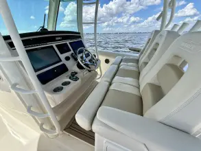 Thumbnail von Boston Whaler 350 Outrage