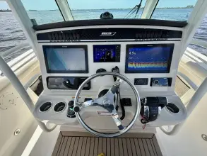 Thumbnail von Boston Whaler 350 Outrage