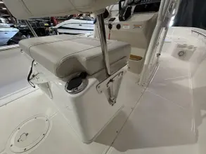 Thumbnail von Boston Whaler 210 Montauk