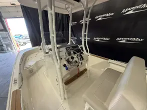Thumbnail von Boston Whaler 210 Montauk