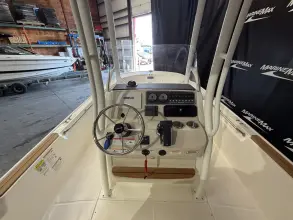 Thumbnail von Boston Whaler 210 Montauk