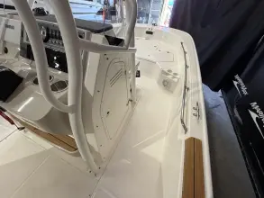 Thumbnail von Boston Whaler 210 Montauk