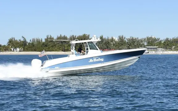 Boston Whaler 350 Outrage