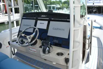 Thumbnail von Boston Whaler 350 Outrage