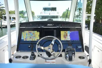 Thumbnail von Boston Whaler 350 Outrage