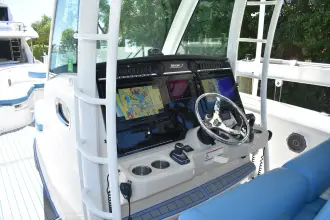 Thumbnail von Boston Whaler 350 Outrage