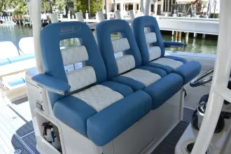 Thumbnail von Boston Whaler 350 Outrage