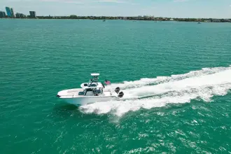 Thumbnail von Invincible 33 Catamaran Compensating
