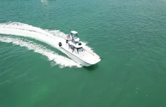 Thumbnail von Invincible 33 Catamaran Compensating