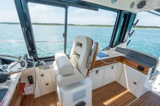 Thumbnail von Boston Whaler 405 Conquest