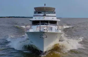 Hatteras 70 Cockpit Motor Yacht Summertime Lady