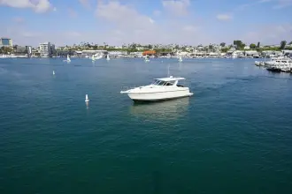 Thumbnail von Tiara Yachts 6CTA-8.3