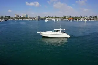 Thumbnail von Tiara Yachts 6CTA-8.3