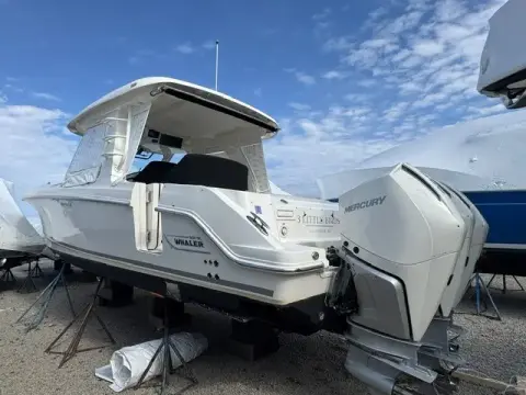 Boston Whaler 350 Realm