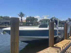 Boston Whaler 370 Outrage