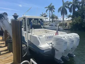 Thumbnail von Boston Whaler 370 Outrage