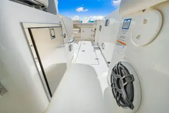 Thumbnail von Boston Whaler 380 Outrage