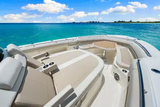 Thumbnail von Boston Whaler 380 Outrage