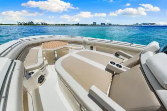 Thumbnail von Boston Whaler 380 Outrage
