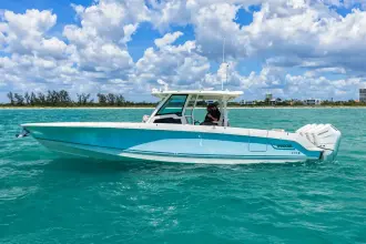 Thumbnail von Boston Whaler 380 Outrage