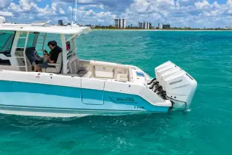 Thumbnail von Boston Whaler 380 Outrage