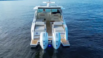 Thumbnail von Tiara Yachts 34LX