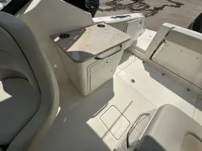 Thumbnail von Boston Whaler 240 Vantage