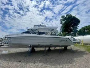 Cruisers Yachts 38 VTR