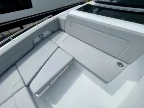 Thumbnail von Cruisers Yachts 38 VTR