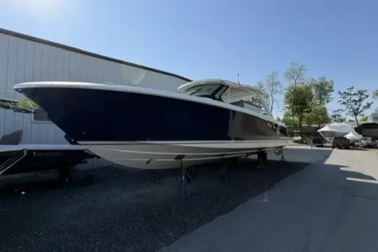 Tiara Yachts 43LS