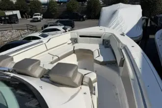 Thumbnail von Tiara Yachts 43LS