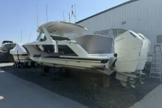 Thumbnail von Tiara Yachts 43LS