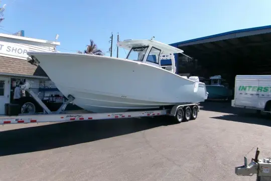 Sportsman Heritage 321 Center Console